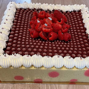 Mousse de ganache vanille et coulis de framboise