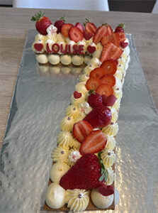 Number cake vanille fruits rouge